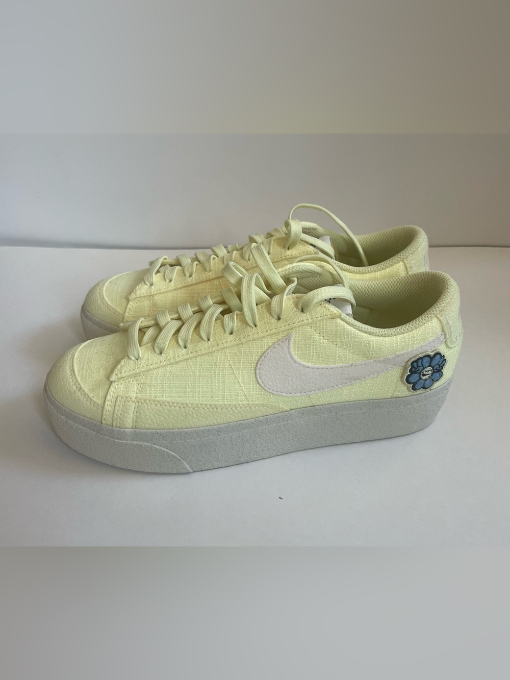 Nike Women’s Never Worn Low-Top Blazer in Pale Yellow with Flower Accents